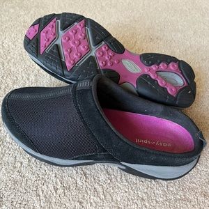 Like new Easy Spirit Traveltime 9WW clogs.